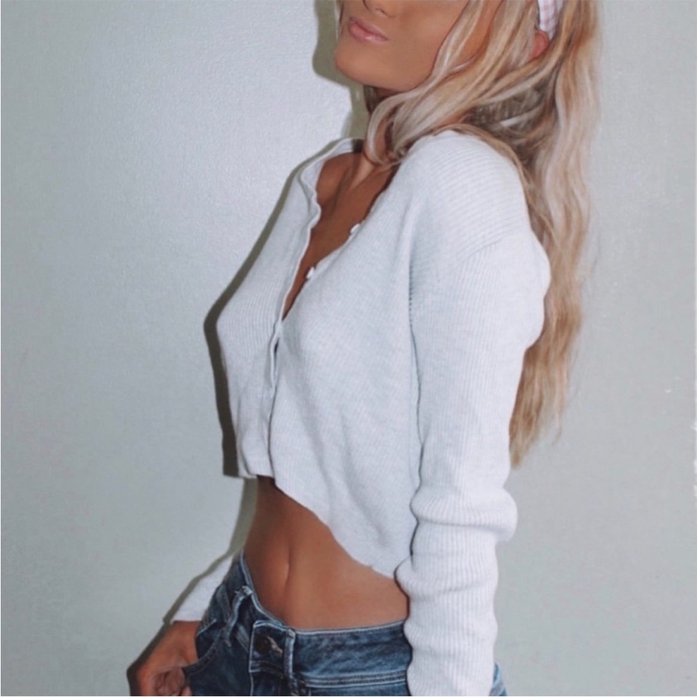 Brandy Melville cropped sweater grey